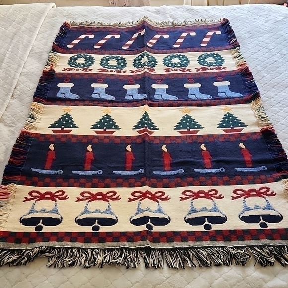 New Carpet Throw Christmas With fringe Hem Holidays Decor Vintage - Picture 1 of 11